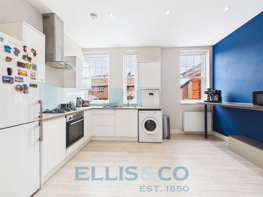 Property photo 2 of 9 Picture No. 22