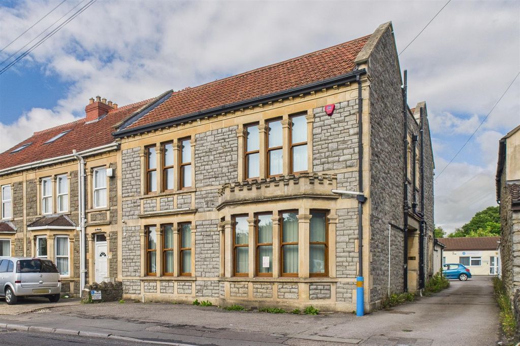 Property photo 3 of 33 Wellsway House, 9, Wellsway Keynsham, B A N E S, B