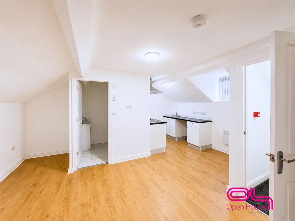 Property photo 1 of 6 Untitled Design - 2026-06-11T135145.218.Png