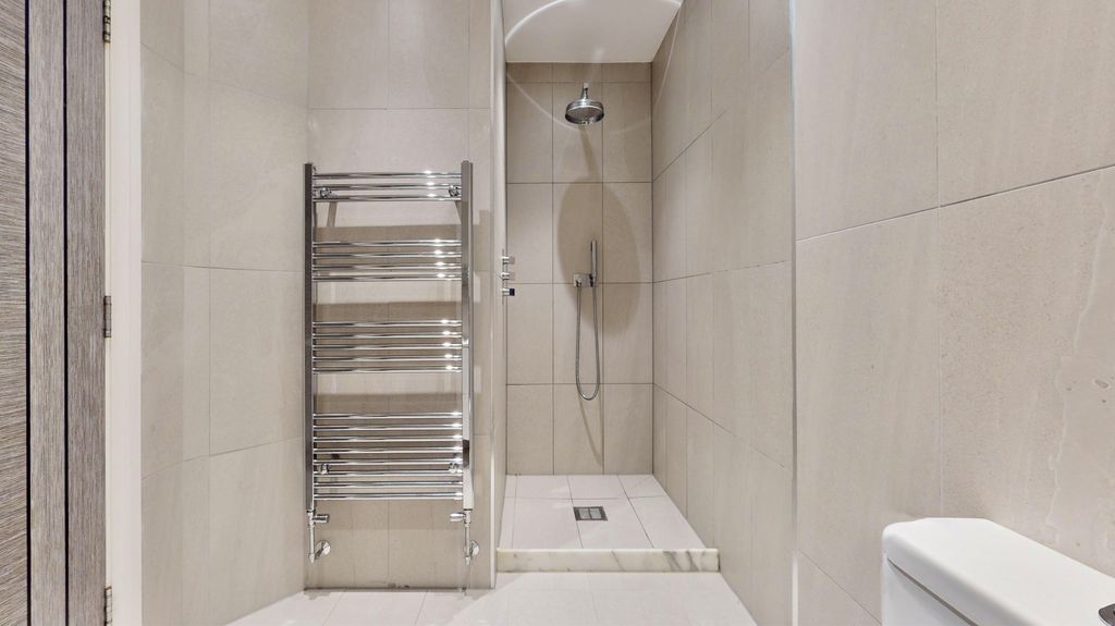 Property photo 3 of 31