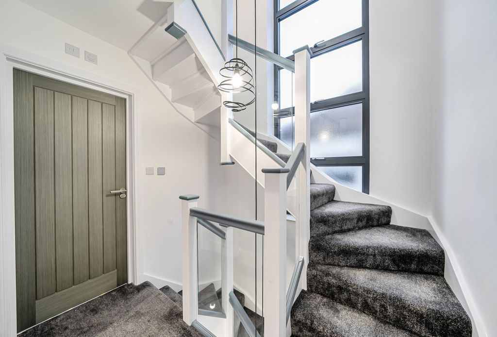 Property photo 1 of 15 1420058-15-69A086...