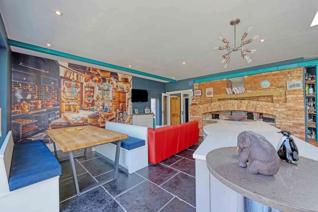 Property photo 3 of 27