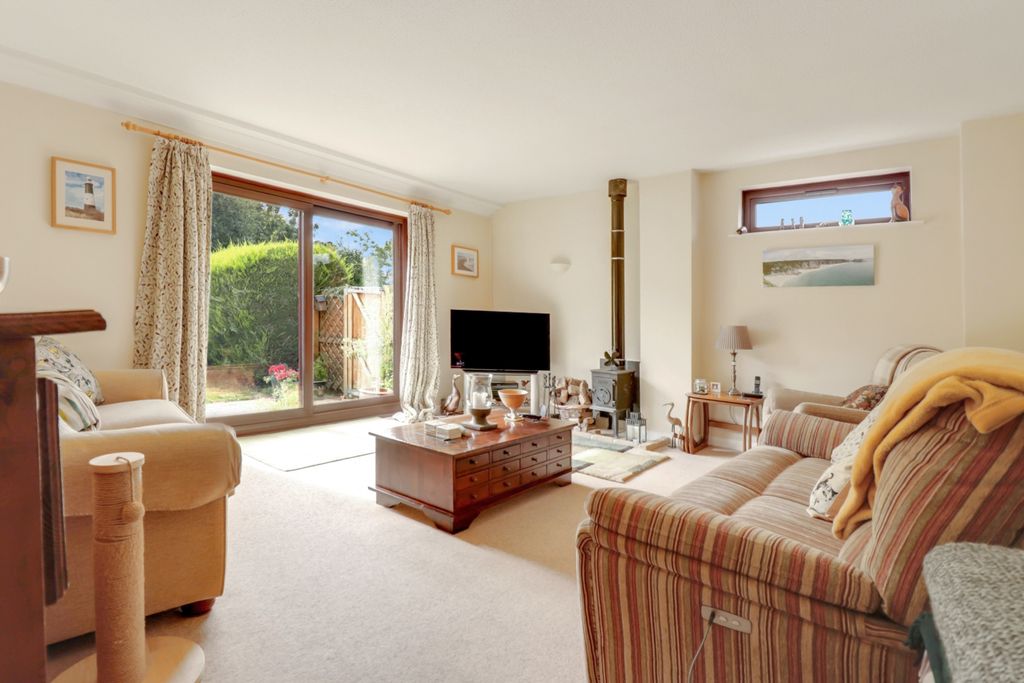 Property photo 2 of 16 Sitting Room