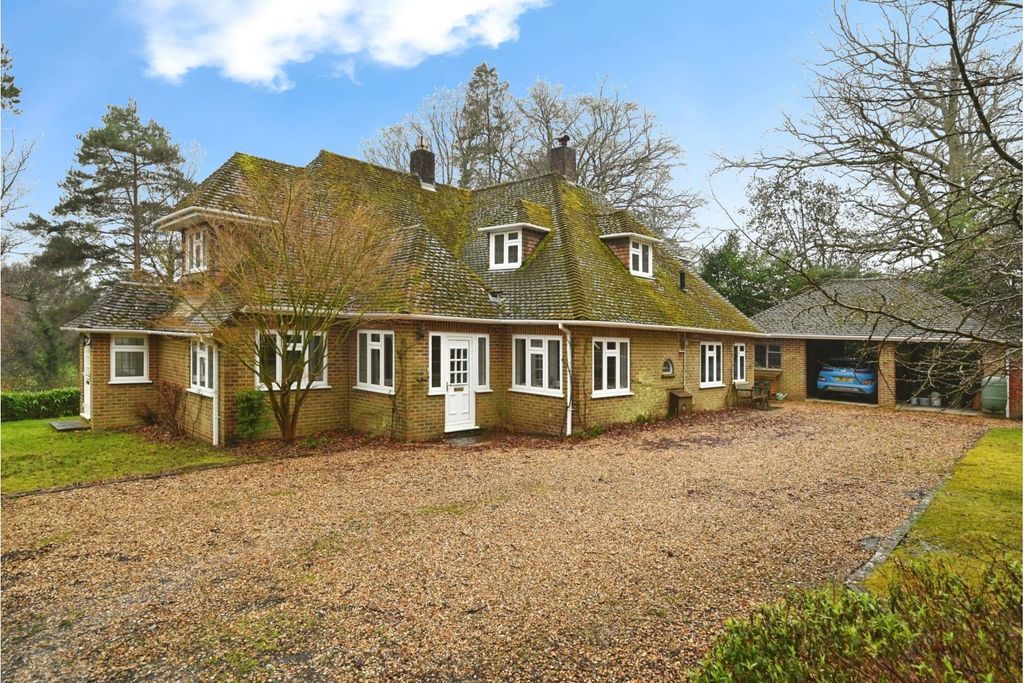 Property photo 1 of 14 Outside