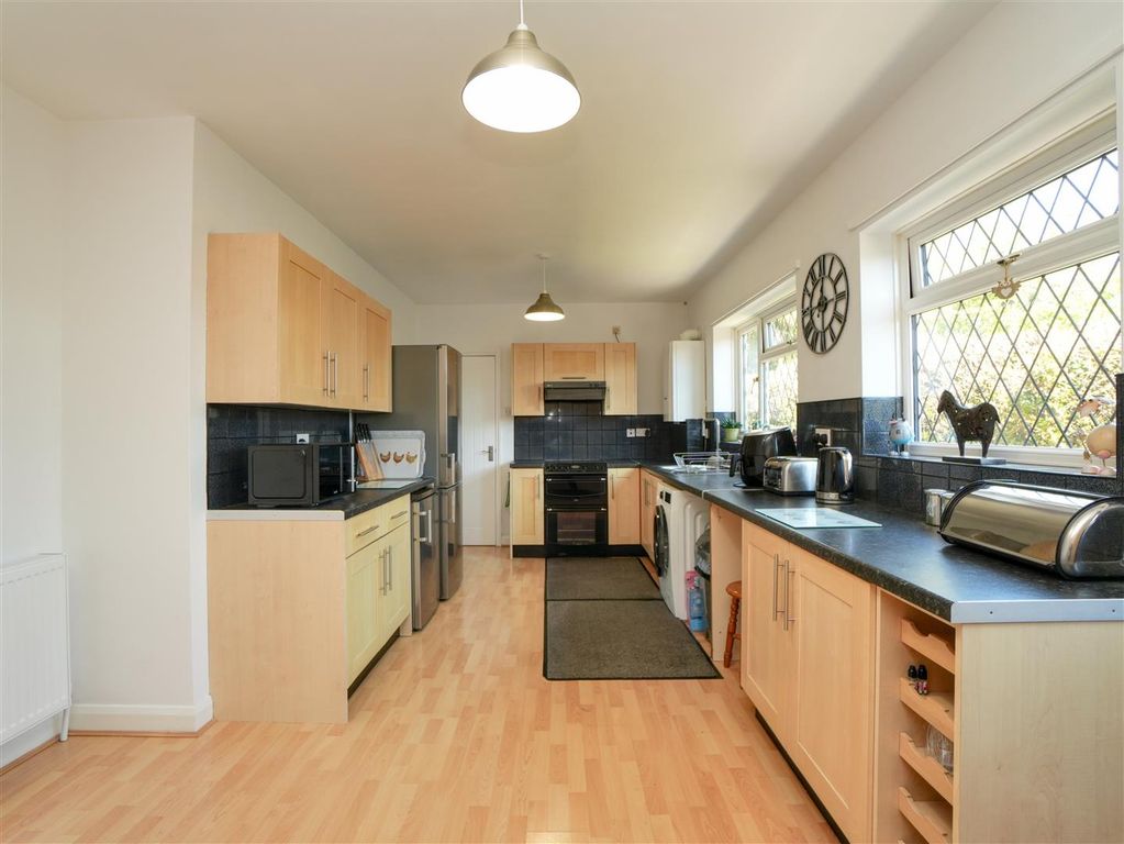 Property photo 3 of 24 Kitchen