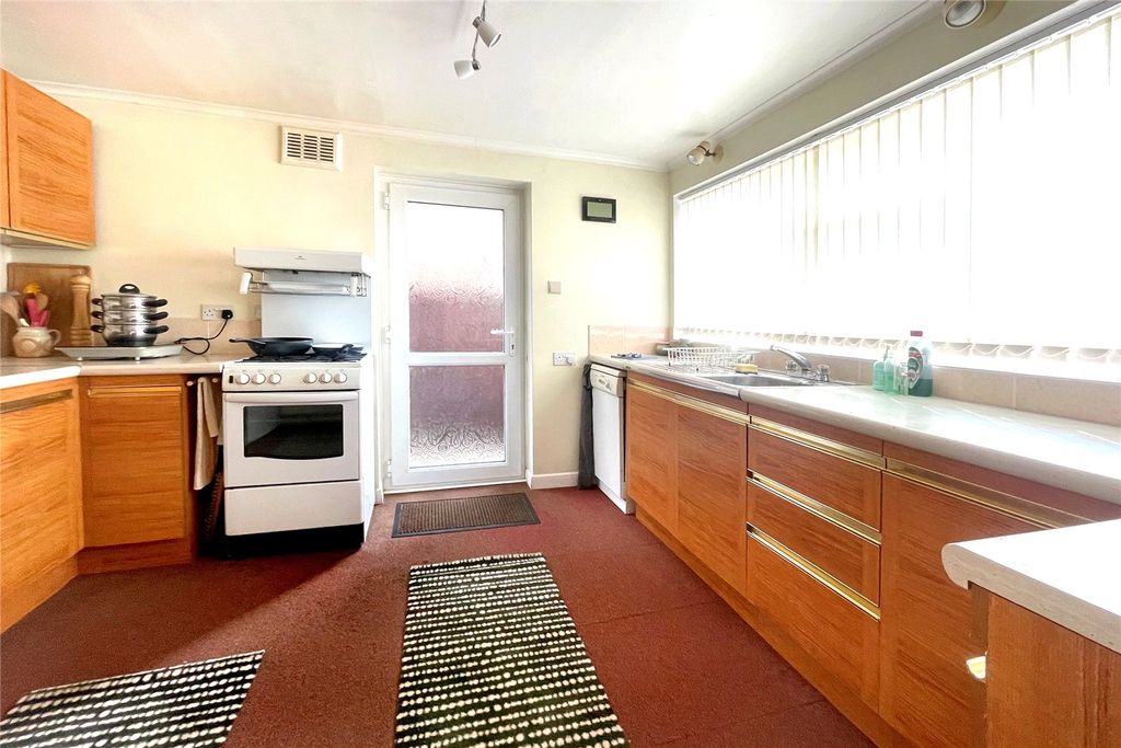 Property photo 3 of 21 Kitchen