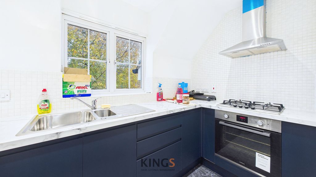 Property photo 3 of 9 Kitchen