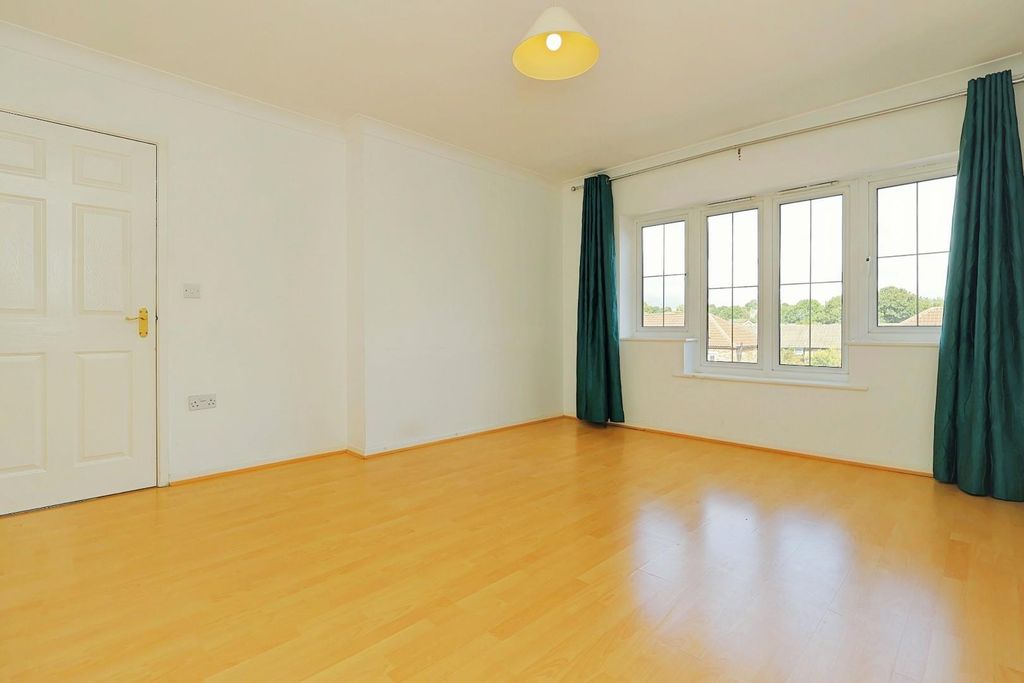 Property photo 2 of 11 Living Room