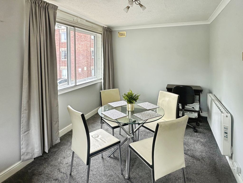 Property photo 3 of 11 Lounge/Diner
