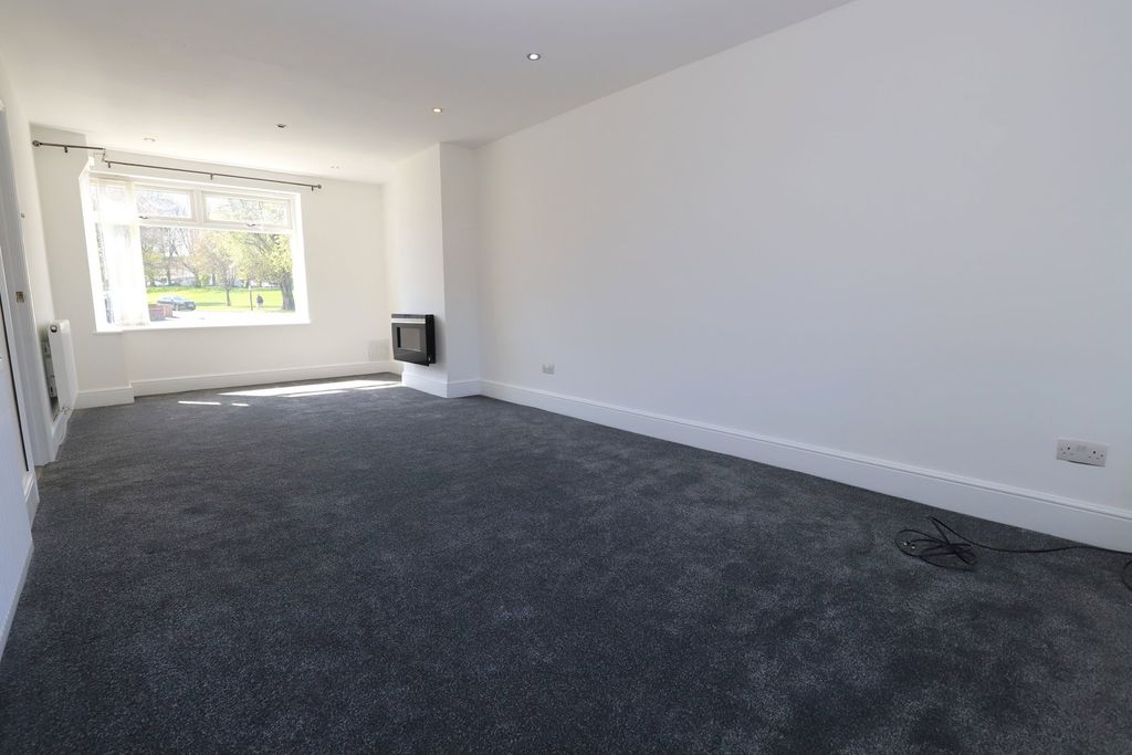 Property photo 2 of 28