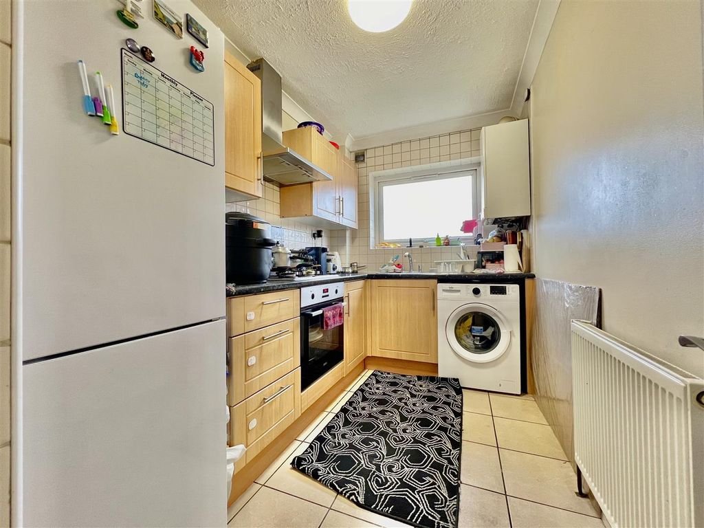 Property photo 1 of 6 Kitchen