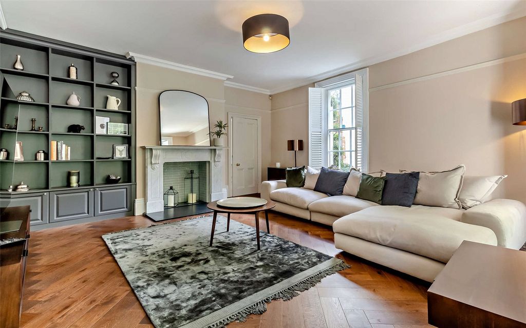 Property photo 3 of 25 Sitting Room
