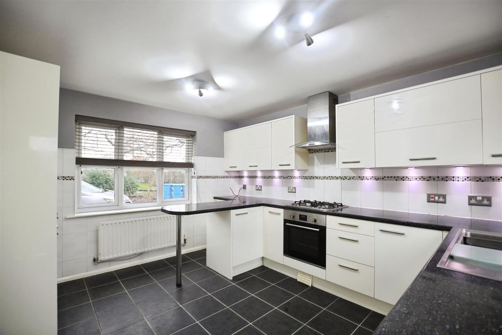 Property photo 2 of 25 Kitchen