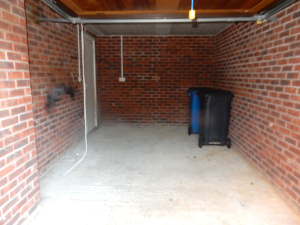 Property photo 2 of 10 Gatage