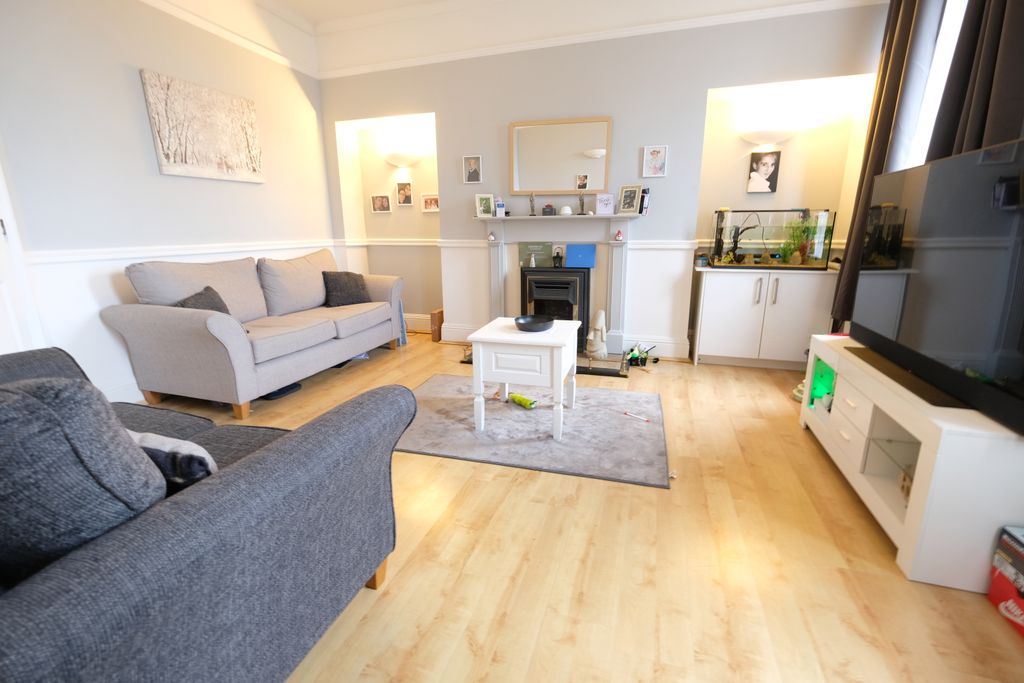 Property photo 2 of 18 Sitting/Dining Room