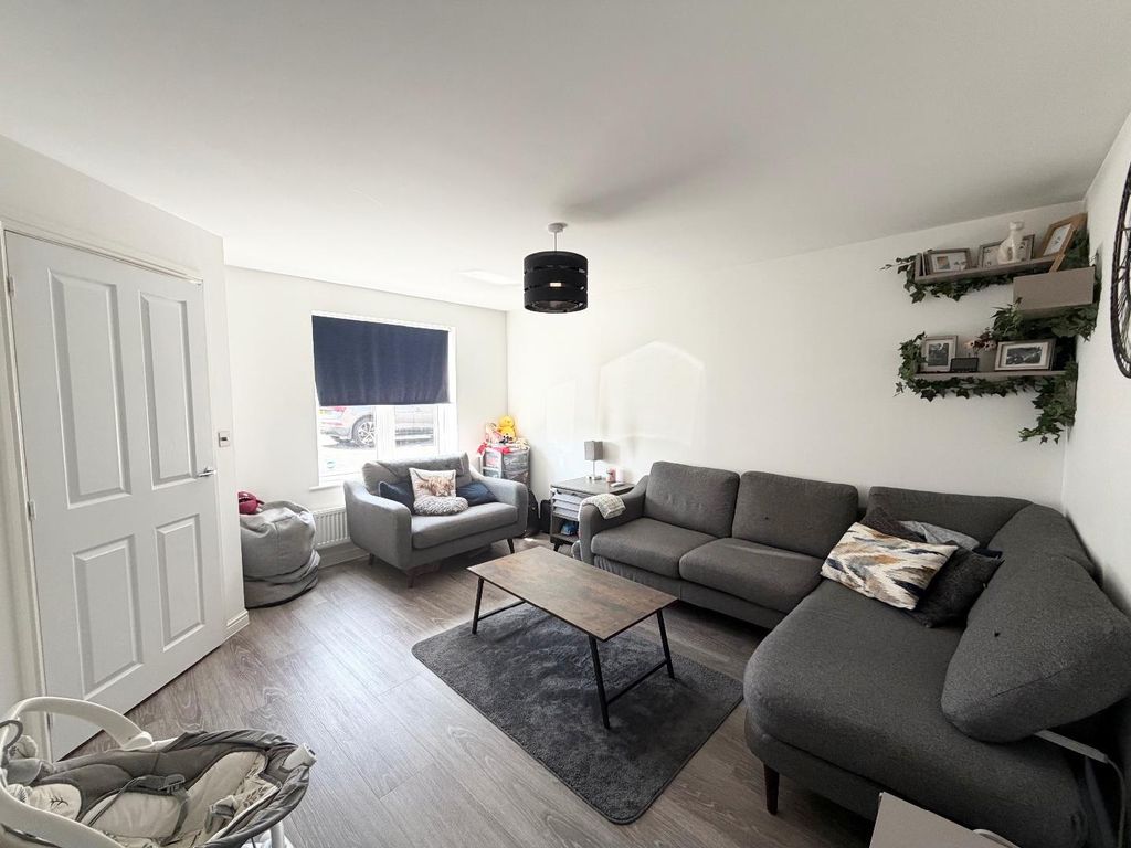 Property photo 3 of 10 Lounge