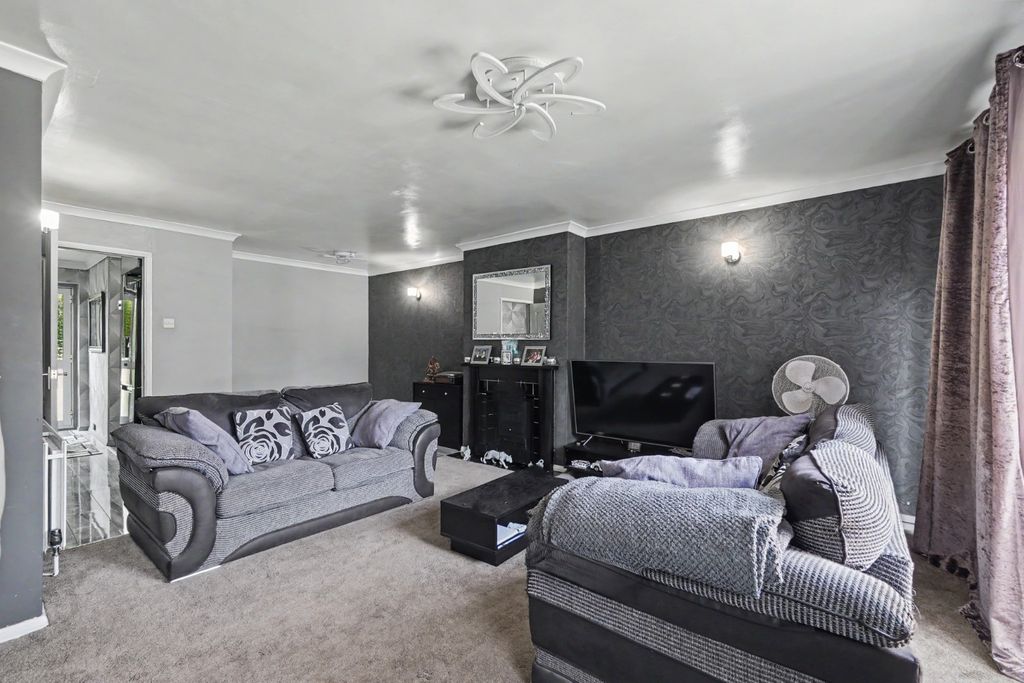 Property photo 2 of 13 5313184