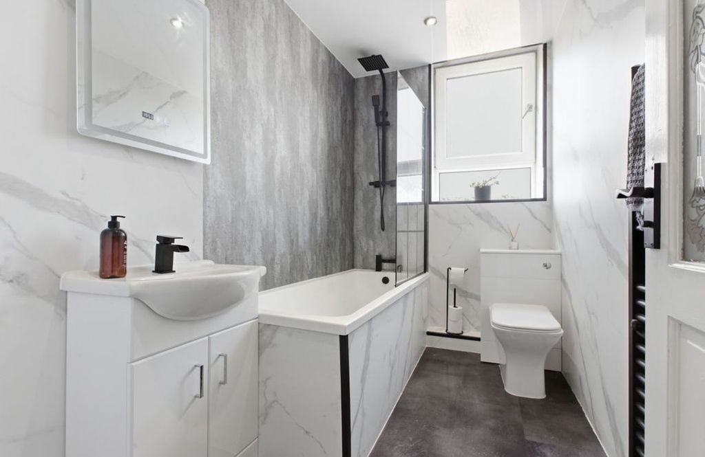 Additional image 10 of 2 bed flat for saleLime Road, Tamfourhill, Falkirk FK1