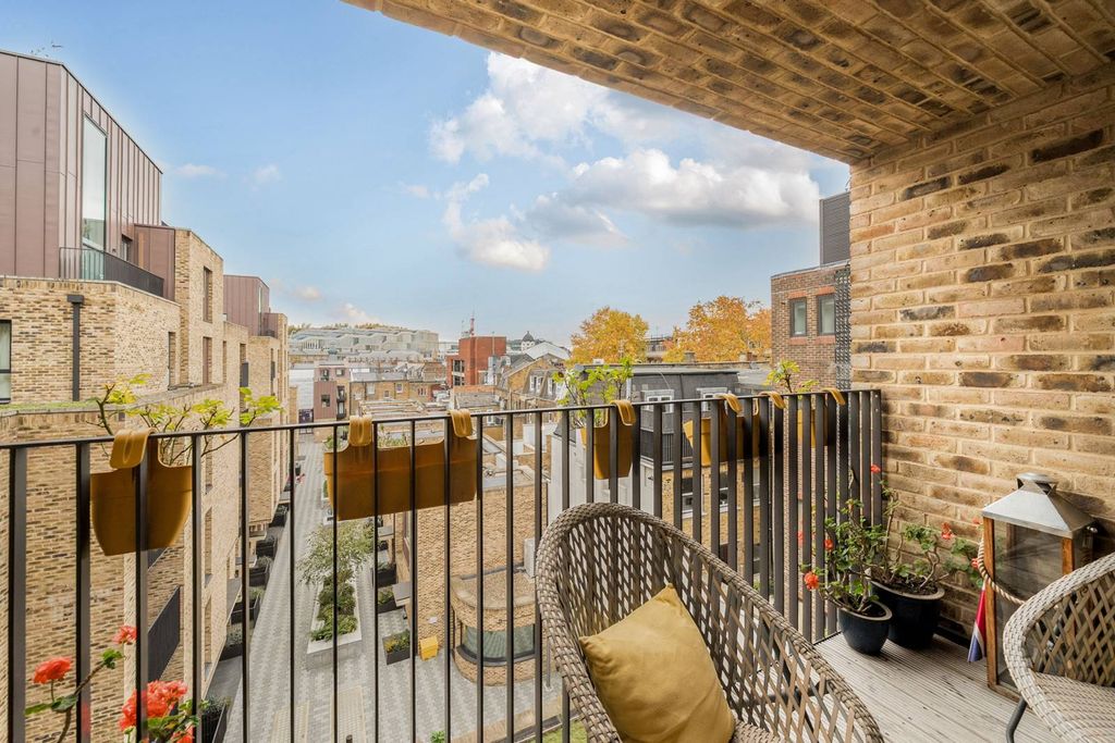 Property photo 3 of 11