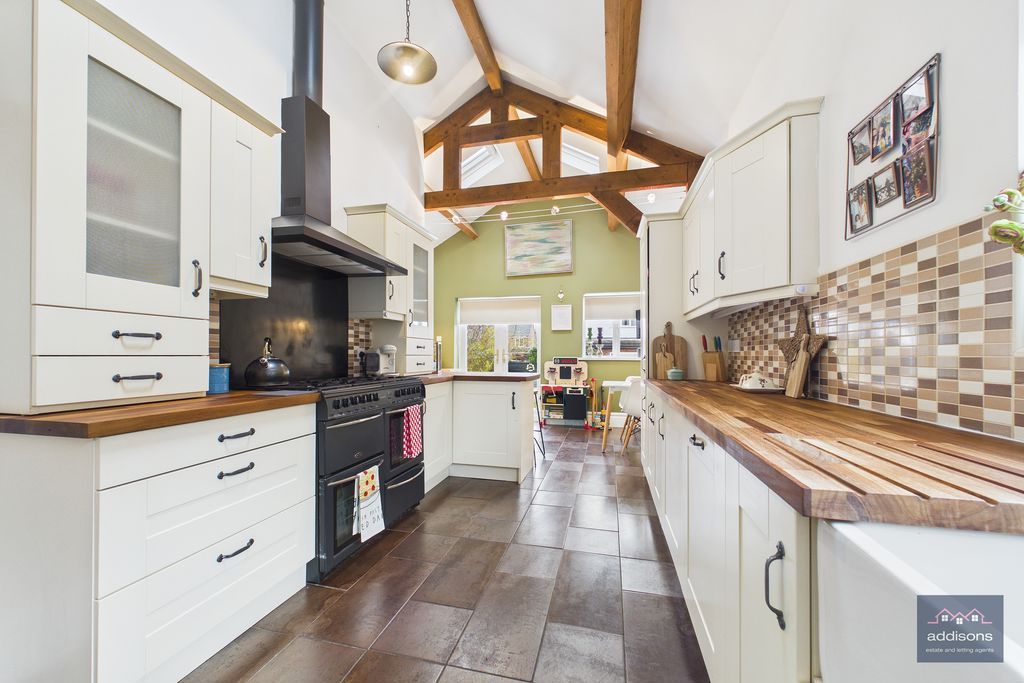 Property photo 3 of 33 Photo 8