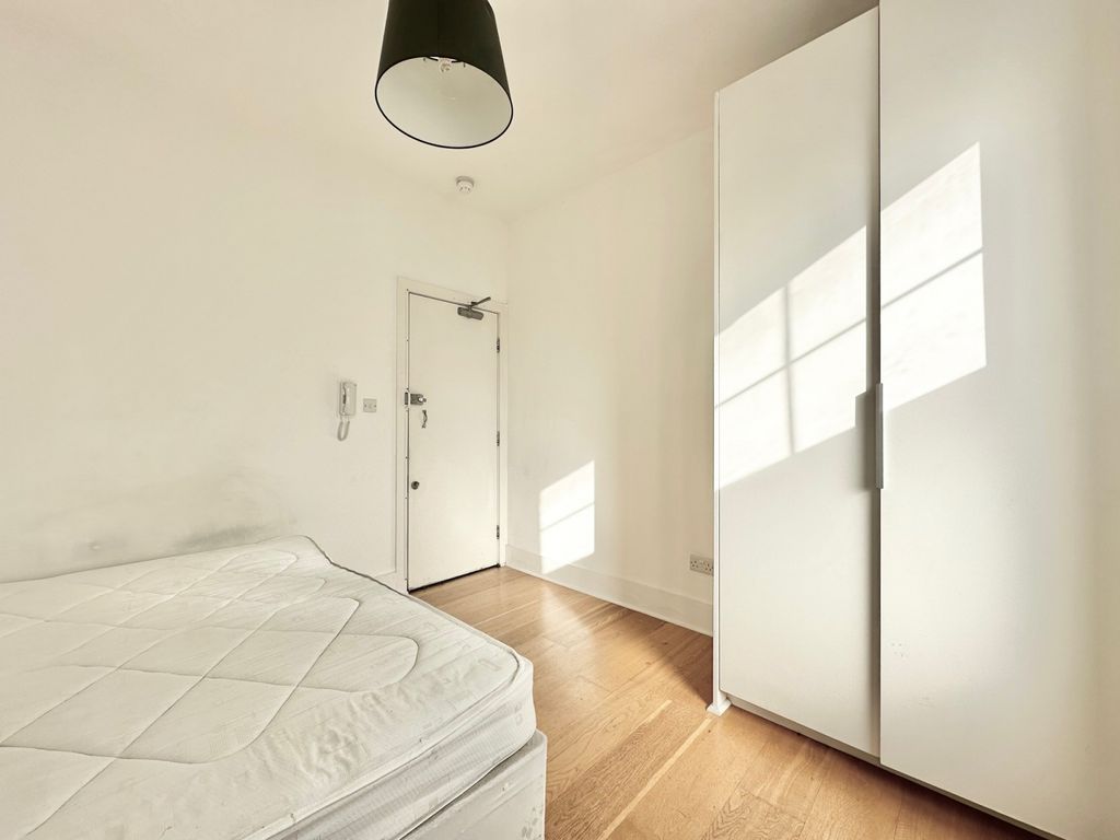 Property photo 3 of 8 Gallery