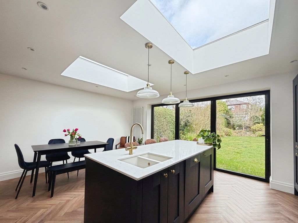 Property photo 2 of 32