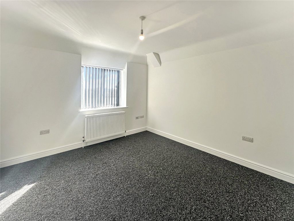 Property photo 2 of 6 Picture No. 09