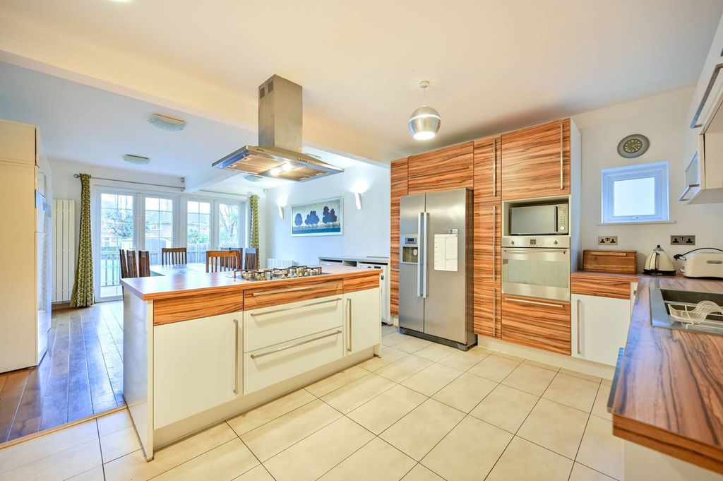 Property photo 2 of 14