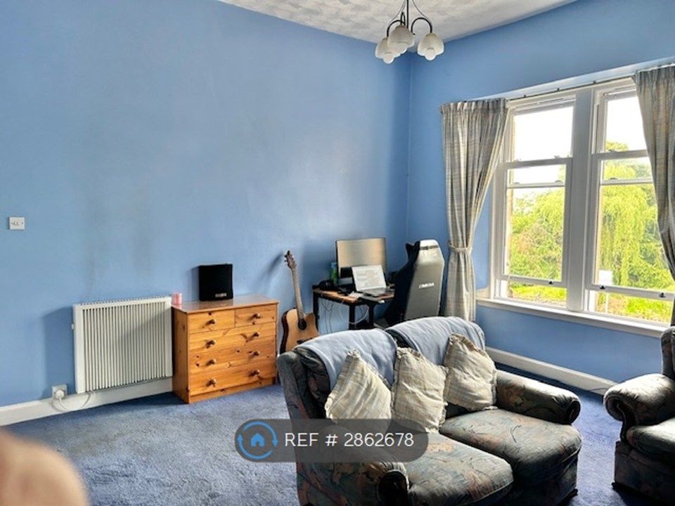 Property photo 3 of 7 Living Room