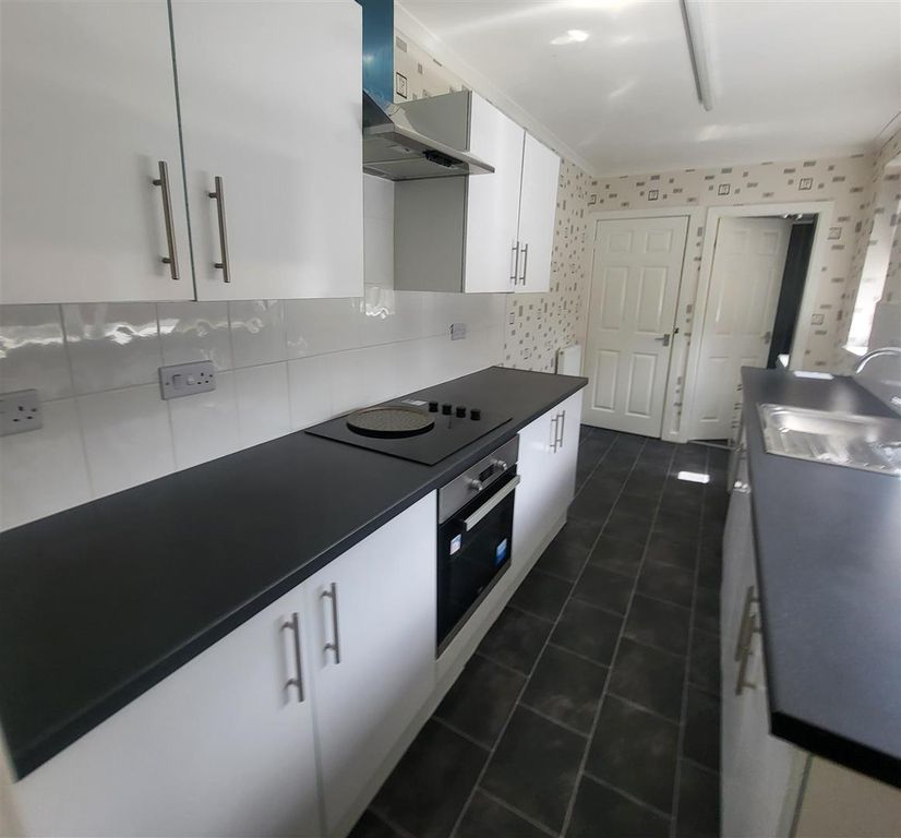 Property photo 1 of 6 517 John Williamson Kitchen .Jpg