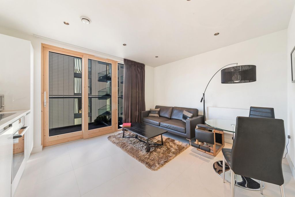 Property photo 3 of 18