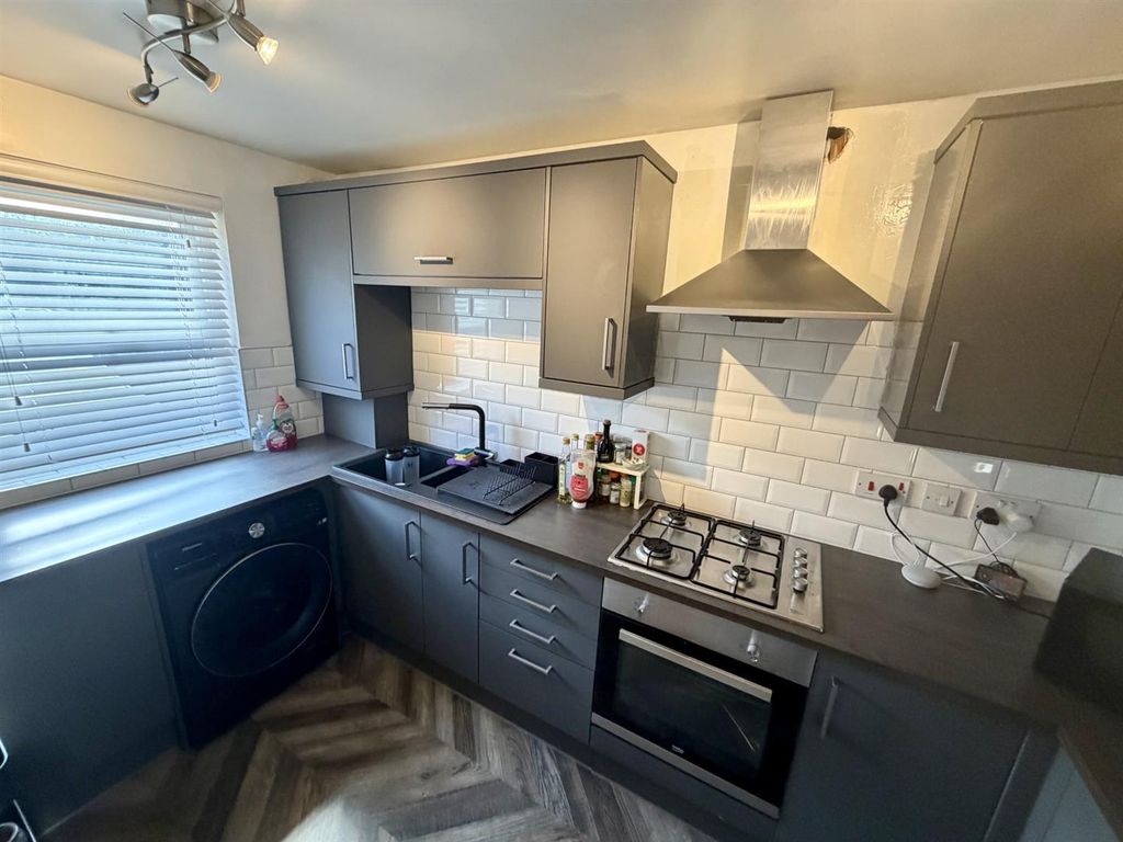 Property photo 1 of 9 Kitchen