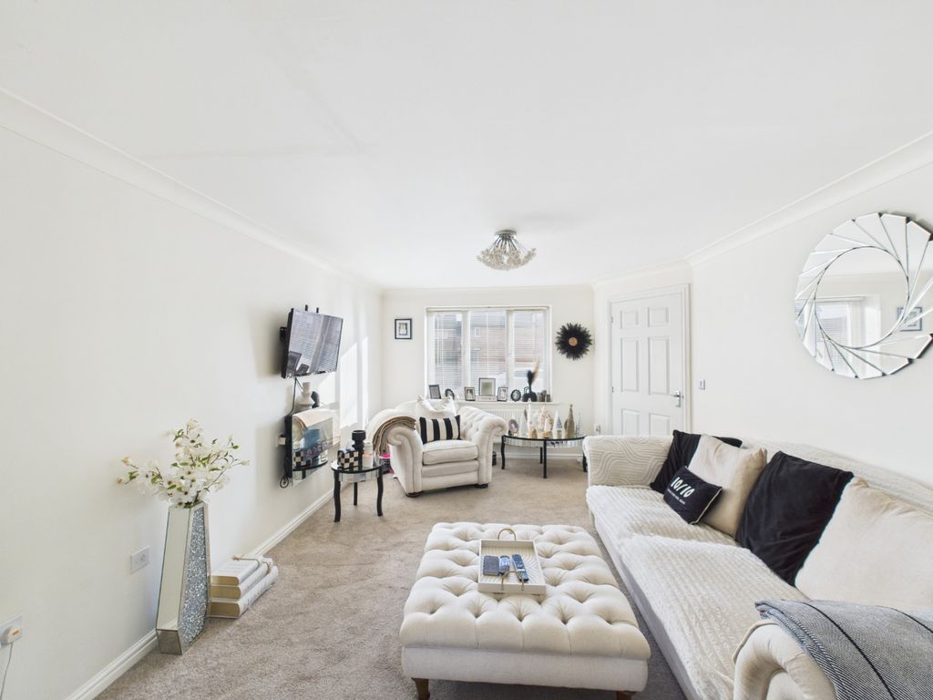 Property photo 2 of 20 4684824