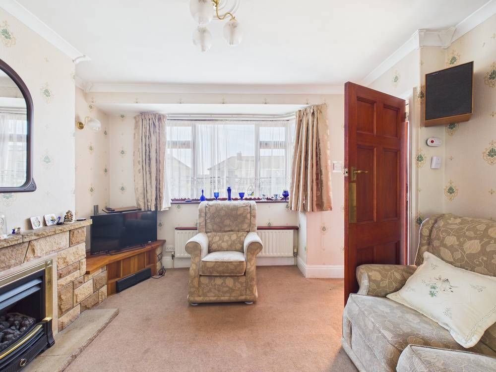 Property photo 2 of 13 Giraffe360-Still008