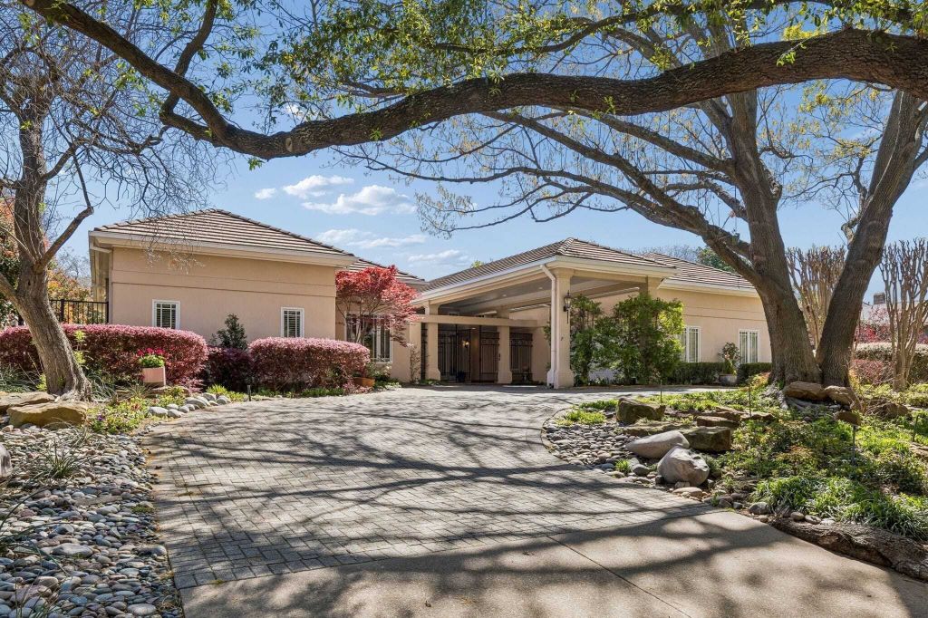 Property photo 1 of 31