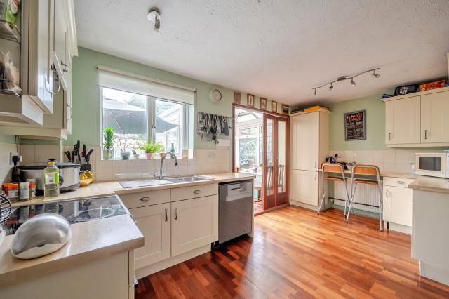 Property photo 3 of 20 Kitchen