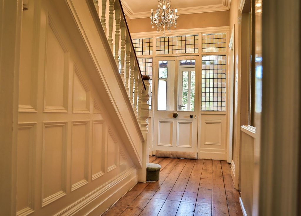 Property photo 2 of 30