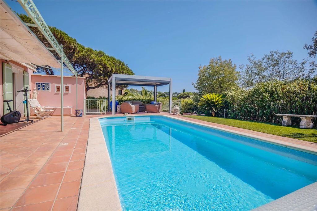 Property photo 1 of 13 Les Issambres - Charming Villa 900 Meters From The Sea