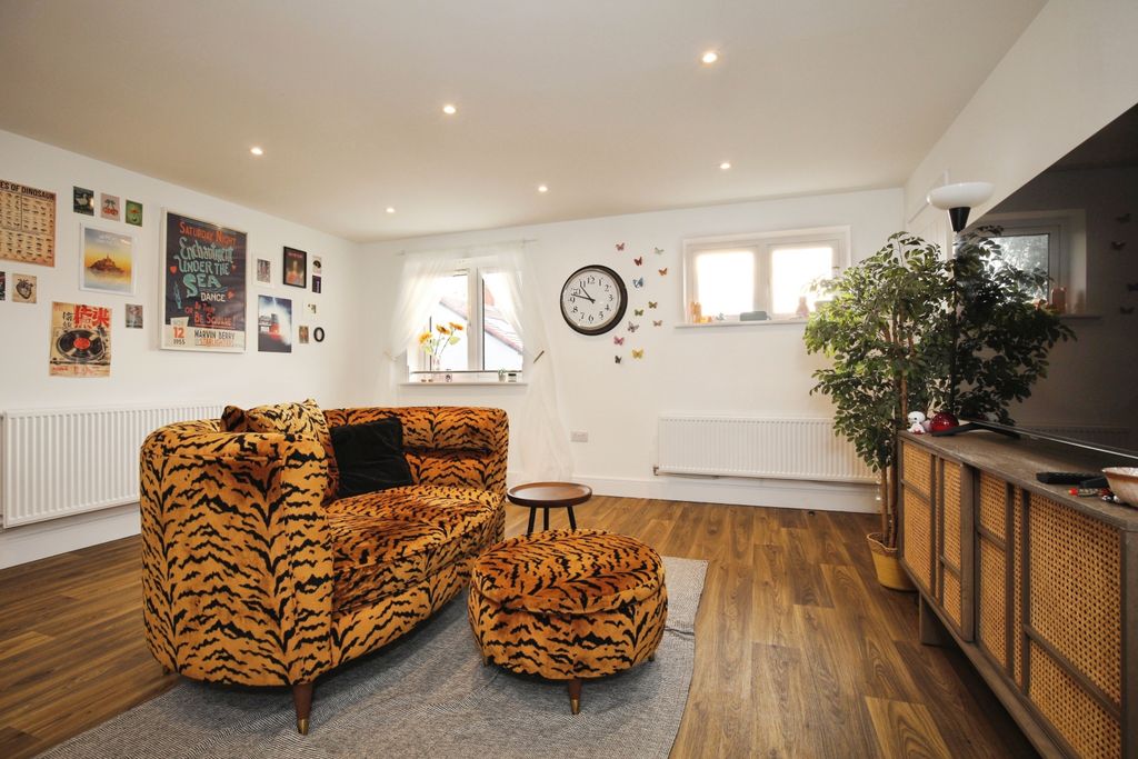 Property photo 3 of 19