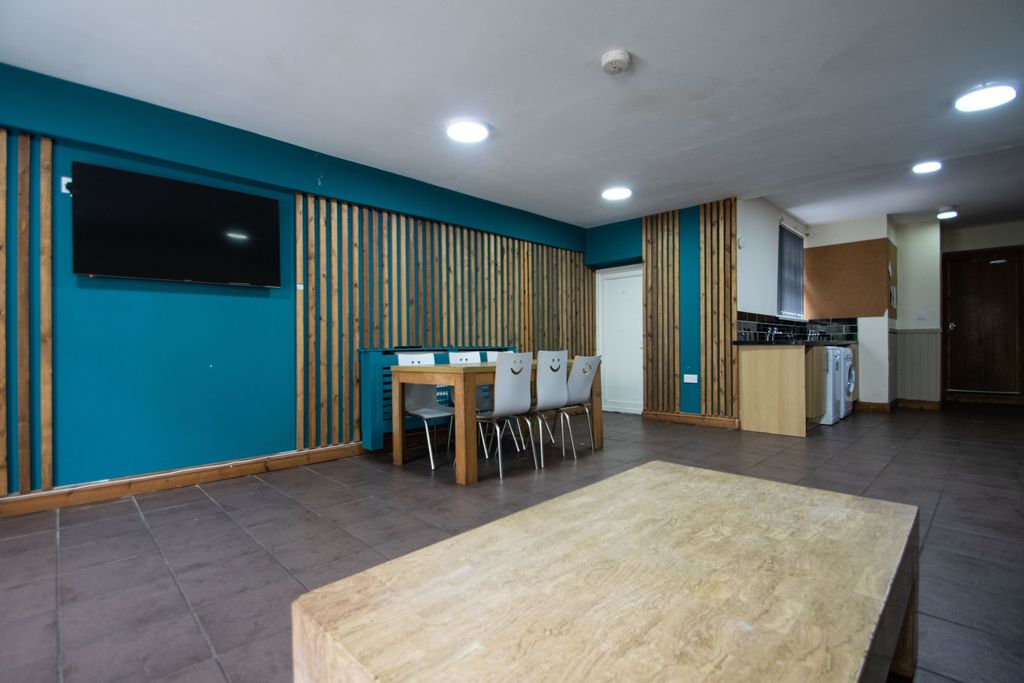 Property photo 1 of 17 Photo 3