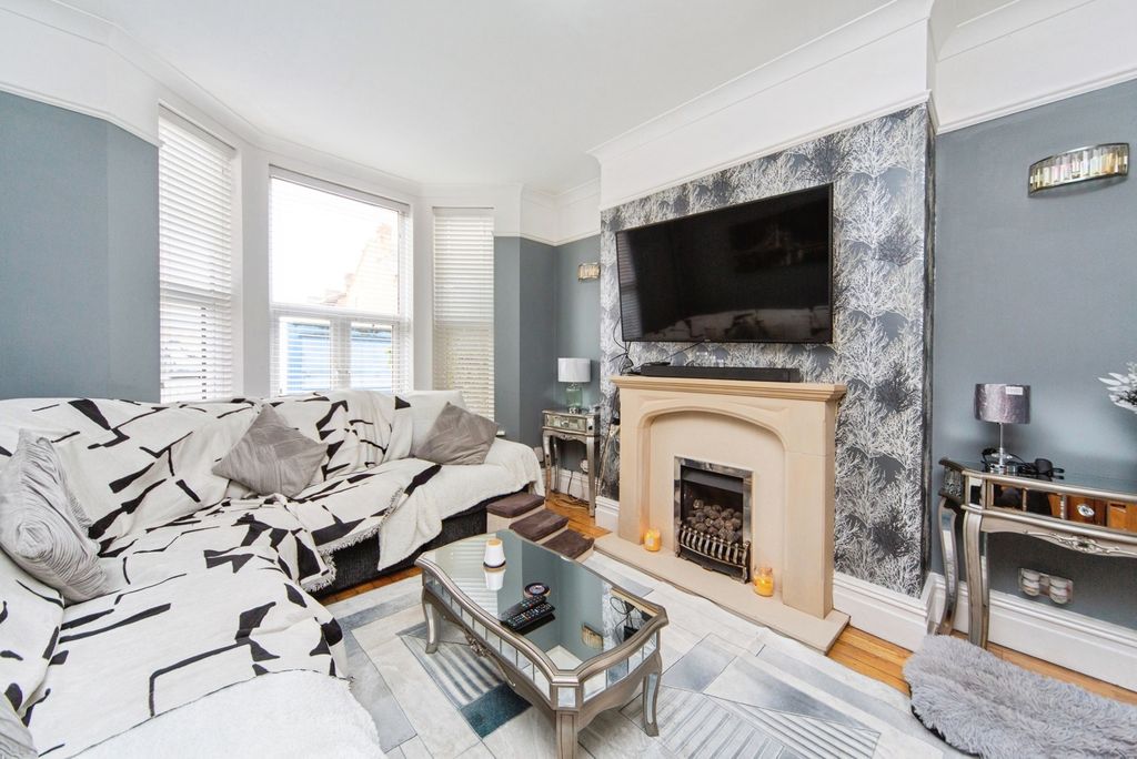Property photo 3 of 16 Pbox-Img.Jpg