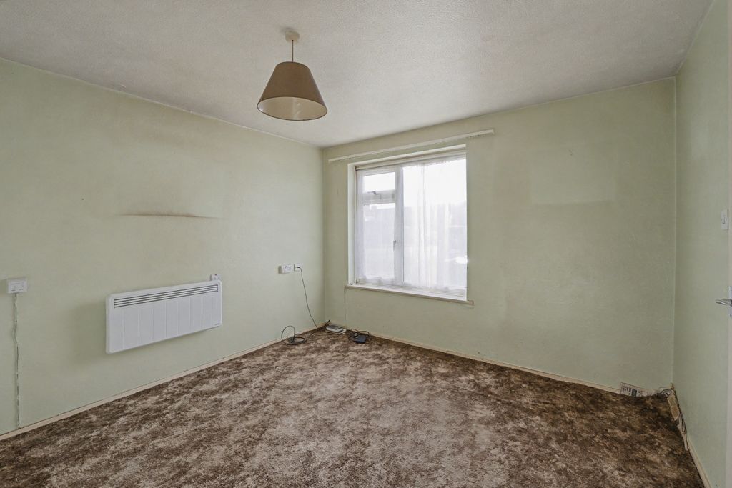 Property photo 3 of 19 137 Lime Kiln, Royal Wootton Bassett, Wiltshire Sn4 7HQ