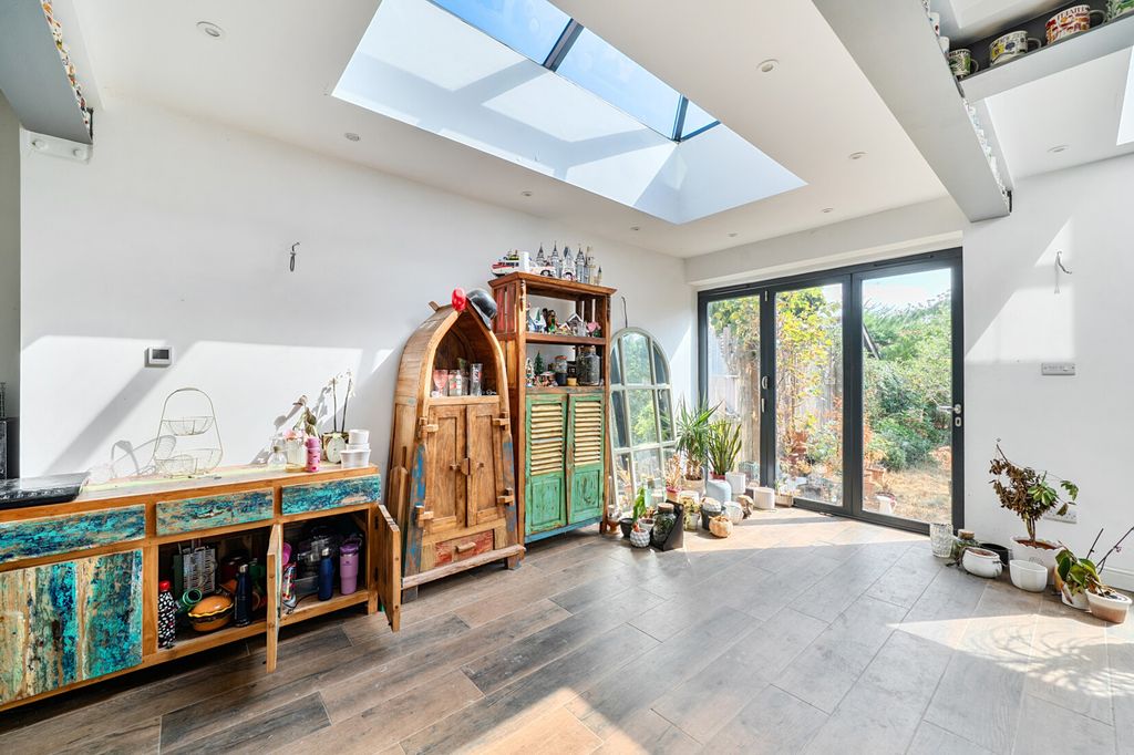 Property photo 3 of 19 Internal