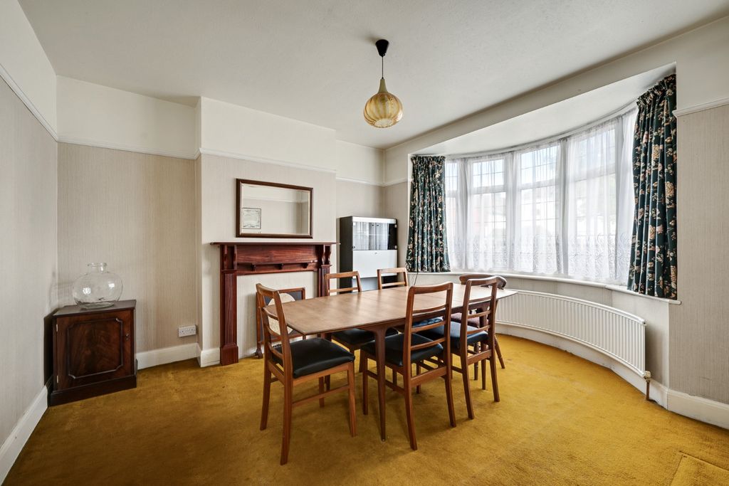 Property photo 2 of 18 5172213