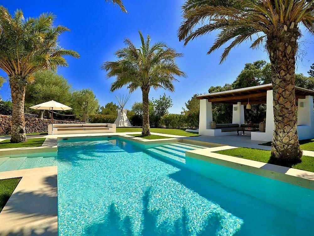 Property photo 2 of 26