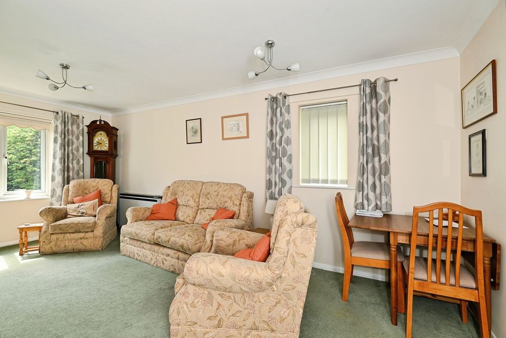 Property photo 2 of 12 Lounge