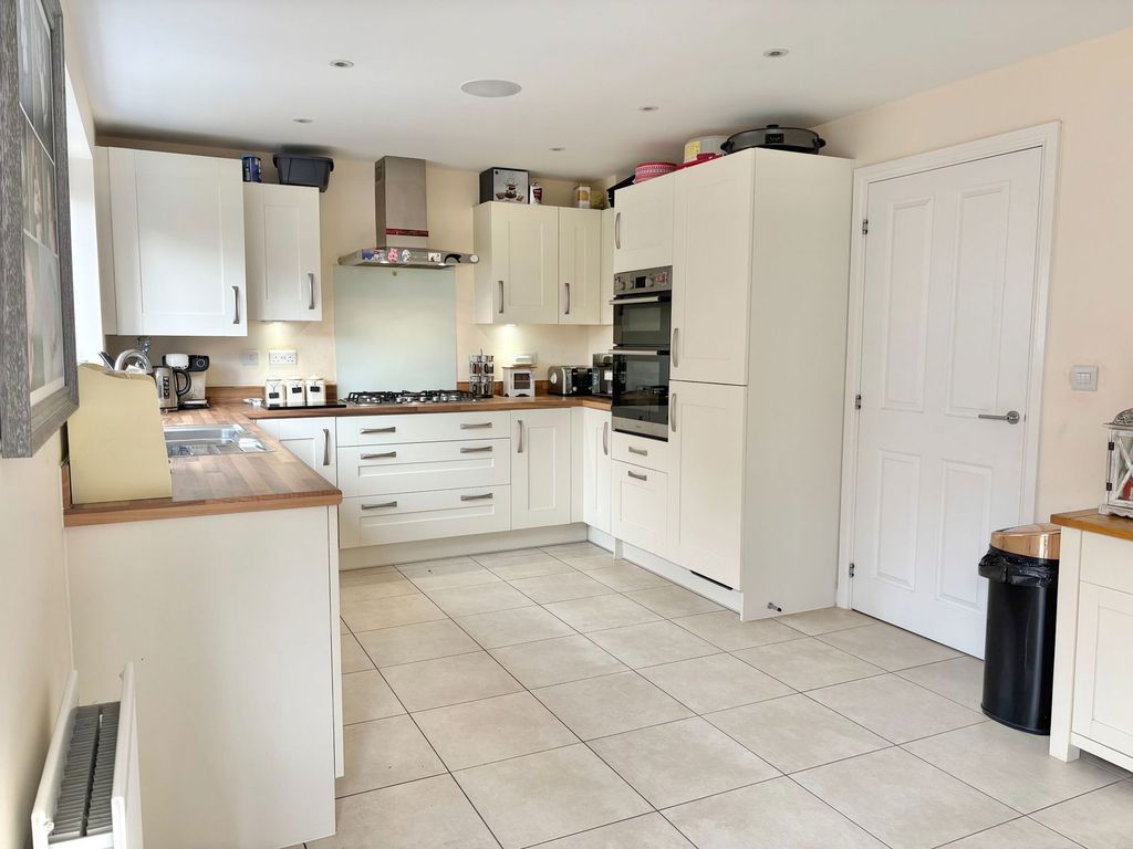 Property photo 2 of 24