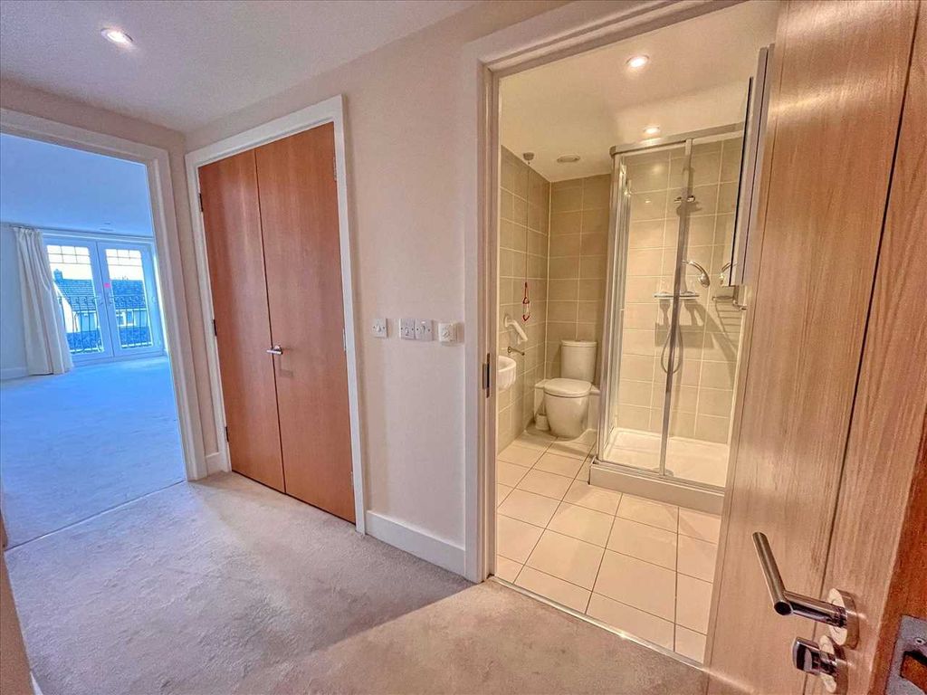 Additional image 5 of 2 bed flat for saleVictoria Gardens, Hadleigh Road, Frinton On Sea CO13