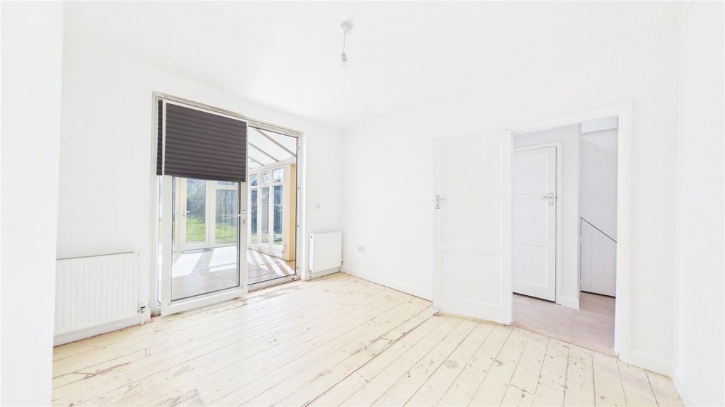 Property photo 2 of 48 Picture No. 08