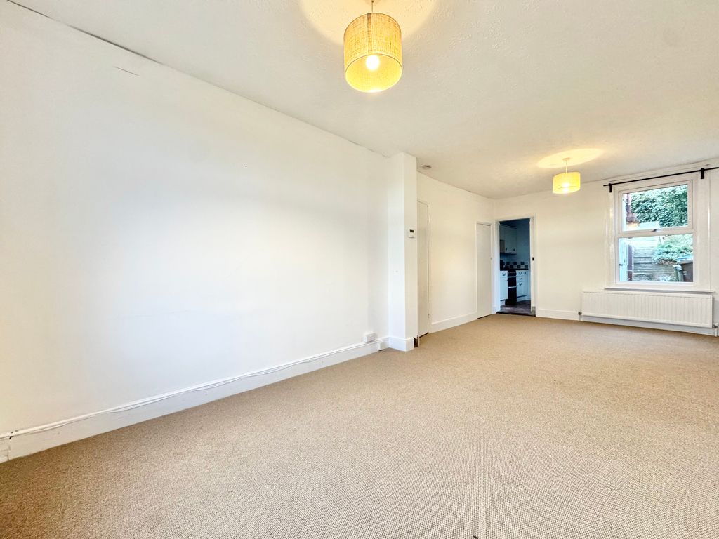 Property photo 3 of 11 Living Room